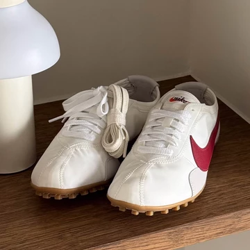 Nike Moon Shoe OG SP Summit White & Team Crimson Mood