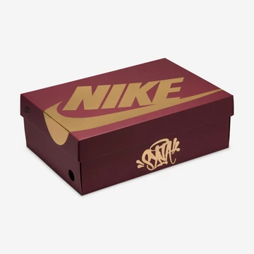 Central Cee x SYNA WORLD x Nike Air Force 1 Low Dark Beetroot Schuhkarton