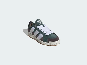 Der adidas N Bape Pack in der Farbe Shadow Green von schräg außen