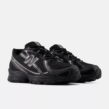 New Balance 740 All Black Paar seitlich