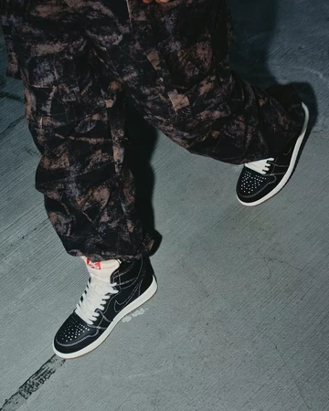 Air Jordan 1 Retro High OG Flight Club Mood 2