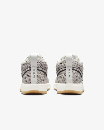 Nike Book 1 Python Paar von hinten