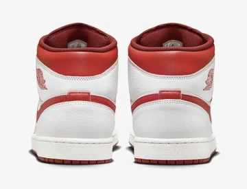 Jordan 1 Mid Dune Red von Hinten
