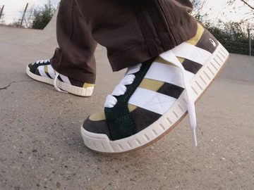 On-feet Lookbook Aufnahmen von adidas für das adidas N Bape Pack
