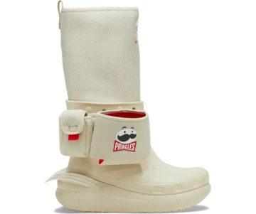 Die Classics Boots aus dem Pringles Crocs Classic Pack von außen
