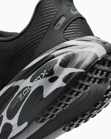 Nike Vomero 18 Reflect Silver Ferse Details