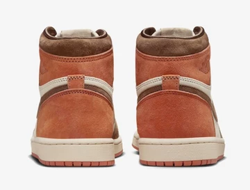 Der Jordan 1 High Dusted Clay von hinten