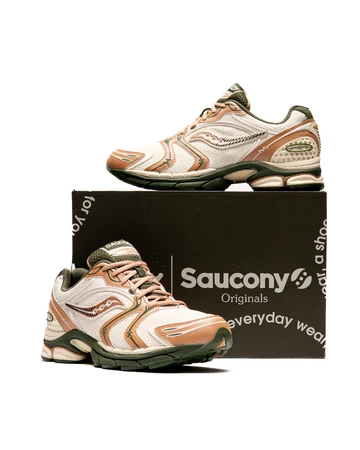 Seanella Abraham x Saucony ProGrid Triumph 4 Schuhkarton