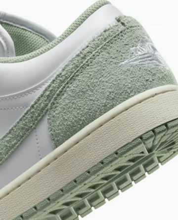 Jordan 1 Low SE Light Green Detail Ferse