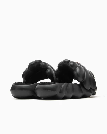 Takashi Murakami x Ohana Hatake Full-Bloom Slides Black Blue schräg