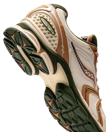 Seanella Abraham x Saucony ProGrid Triumph 4 Sohle