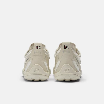 District Vision x New Balance MT10O Cloud Paar Fersen