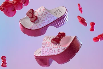 Hello Kitty Crocs Lookbook Bilder vom Stomp Slide
