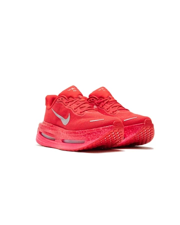 Nike Vomero Premium University Red schräg