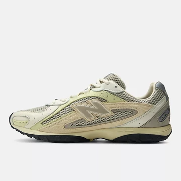 AURALEE x New Balance 204L Pack Innenseite