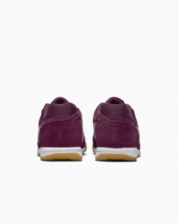 Nike Gato Burgundy von hinten
