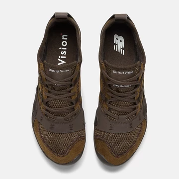 District Vision x New Balance MT10O Desert Paar von oben