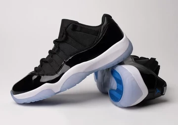 Air Jordan 11 Space Jam Low im Studio