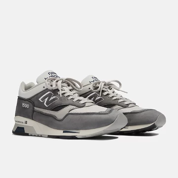 Der New Balance 1500 Cool Grey von schräg außen