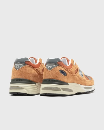 New Balance 991v2 Gold Earth Made in UK Paar seitlich