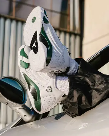Nike Air Jordan 14 Forest Green am Model