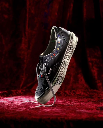 Satoshi Nakamoto x Vans OTW Era 95 Gems schräg