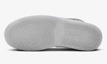 Jordan 1 Low Metallic Silver Sohle