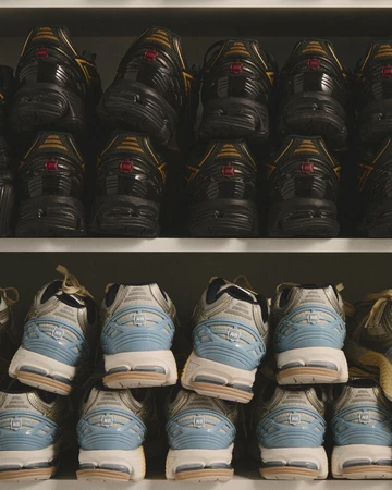 Kith x New Balance 1906r in Black und White Blue