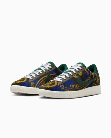 Nike Tennis Classic Premium Terry Cloth schräg