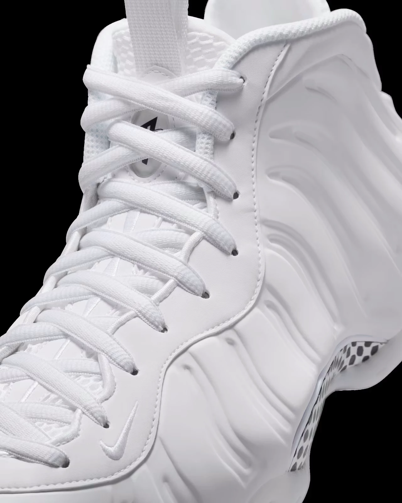 Nike Air Foamposite One Triple White HJ5195-100 | Dead Stock