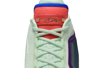 Nike LeBron 23 Green With Envy Zunge