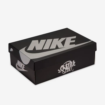 Central Cee x SYNA WORLD x Nike Air Force 1 Low Racer Blue Schuhkarton