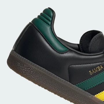 Die Ferse des adidas Samba Rasta Core Black