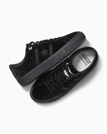 Undefeated x Converse One Star Academy Pro Black Paar von oben