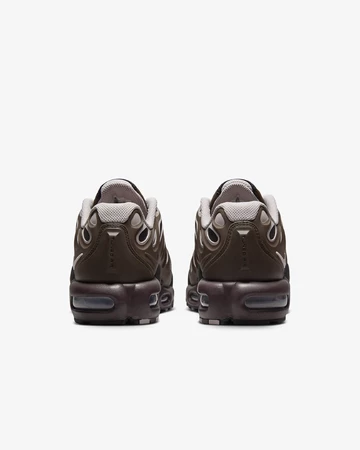 Air Max Plus Drift Baroque Brown Paar von hinten
