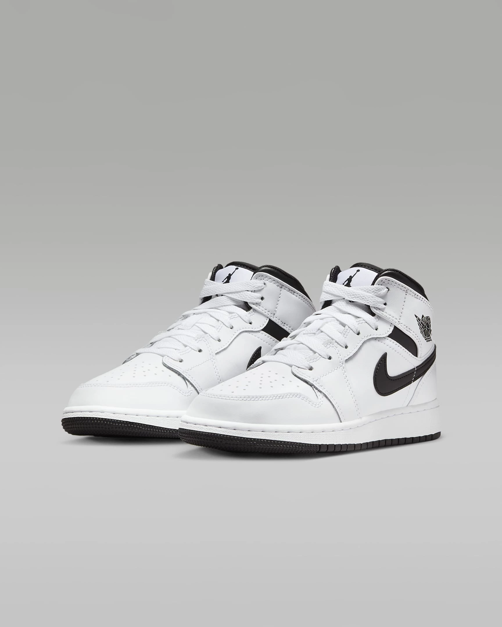 Jordan 1 Mid GS White Reverse Panda DQ8423-132 | Dead Stock