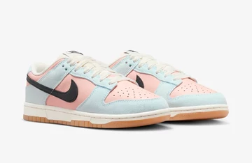 Dunk Low Glacier Blue Arctic Orange Paar schräg seitlich