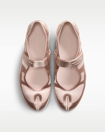 Nike SKIMS Air Rift Satin Red Paar