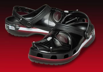 Star Wars x Crocs Classig Clog Pack schräg