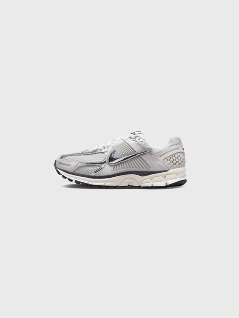 Nike Vomero 5 Photon Dust Image