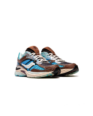 Saucony x Footpatrol ProGrid Omni 9 Paar schräg seitlich