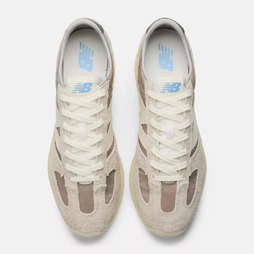 New Balance 471 Arid Stone Paar oben