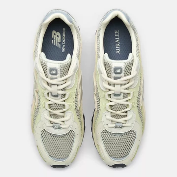 AURALEE x New Balance 204L Pack von oben