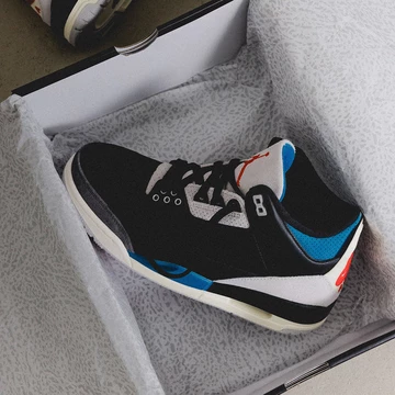 Jordan 3 Rare Air Laser Mood im Karton