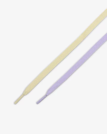 Dunk Low PRM Lilac Bloom Laces auf weißem Untergrund