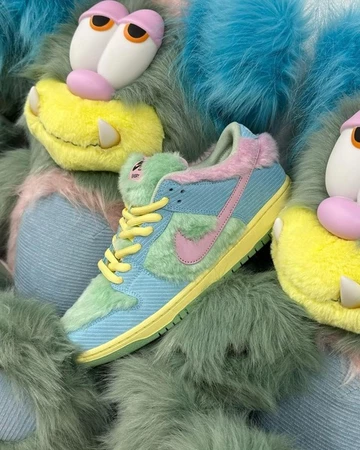 Verdy x Nike SB Dunk Visty mit Plüschtier