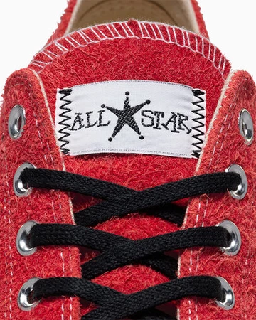 Die Zunge des Stussy Converse Chuck 70 Low Poppy Red