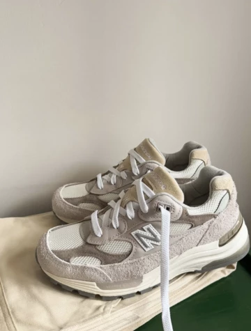 Teddy Santis x New Balance 992 Light Mushroom Außenseite