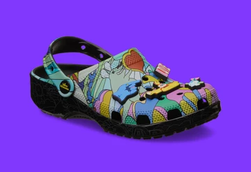 The Beatles x Crocs Classic Clog Pack schräg