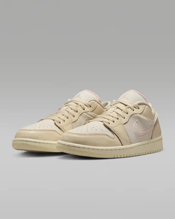 Nike Air Jordan 1 Low Muslin Sail schräg frontal